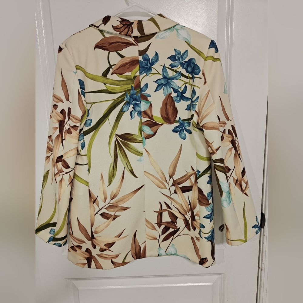 Vicolo Cream Blazer with Floral Design size S made in Iitaly - Picture 5 of 10